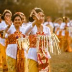 Frauen in Bali beim Tanz